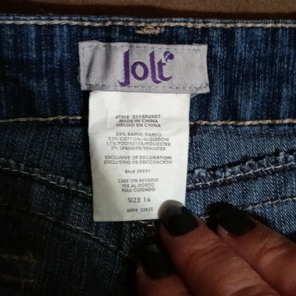 Shorts - Picture 2 of 3